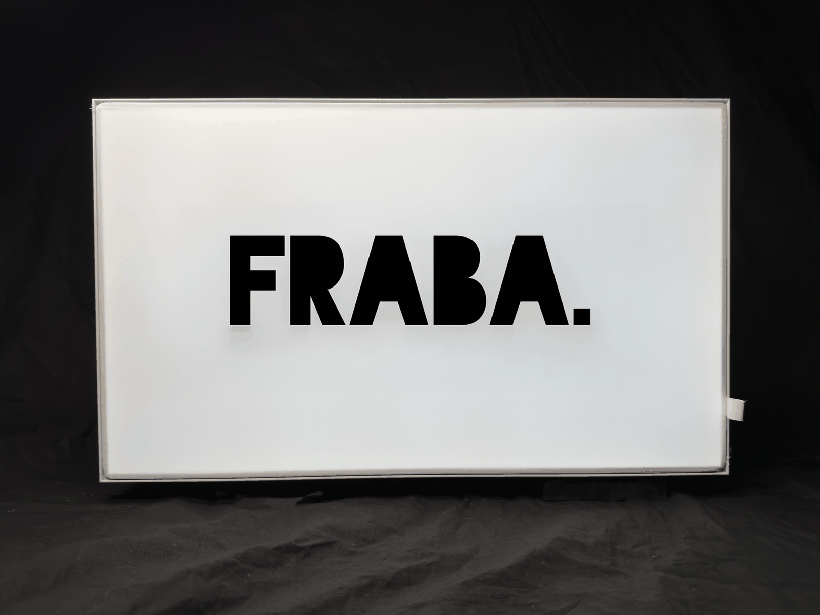 FRABA-Leuchtkasten – leuchtende Frontansicht